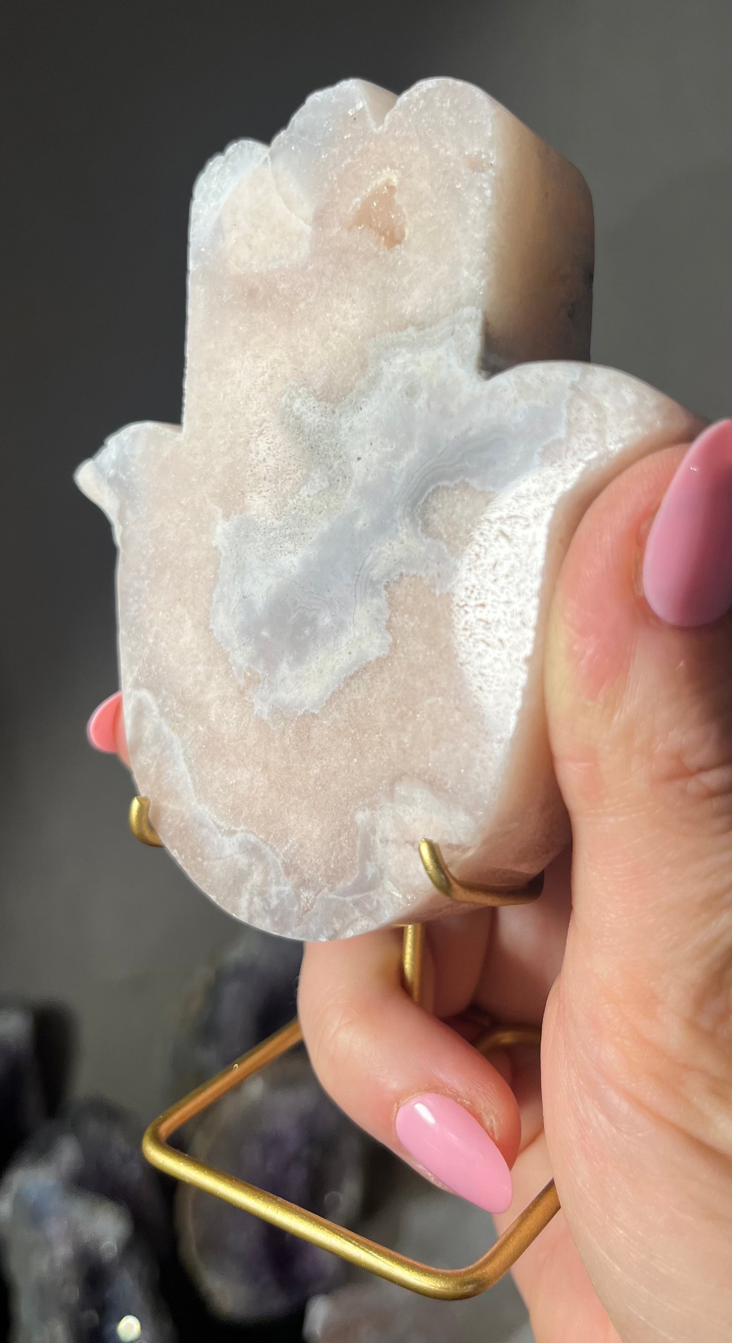🪬 4. “Hand van Licht – Roze Amethist Hamsa”