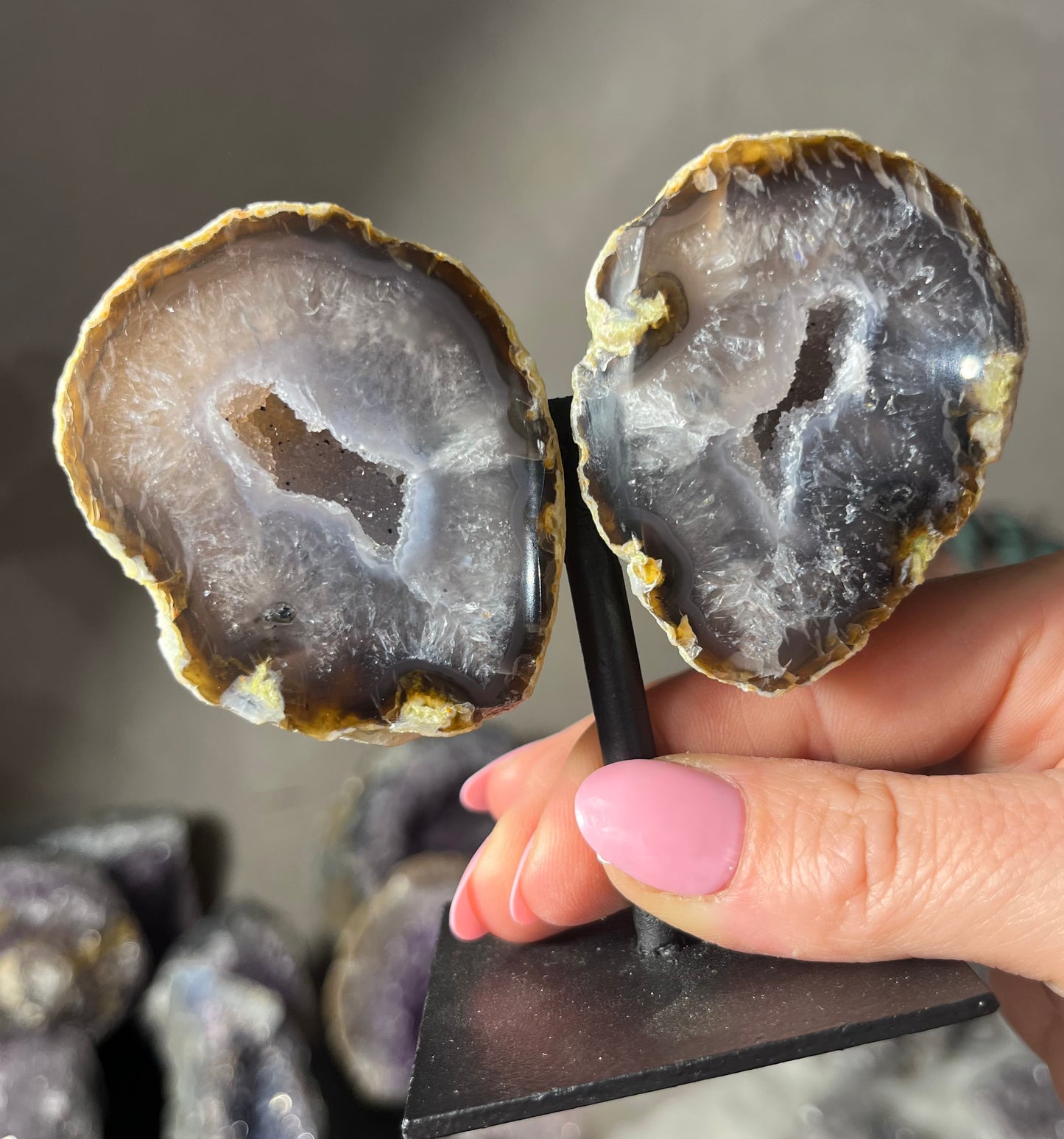 🦋 “Shadow Wings – Kleine Vlinder agaat Geodes ”