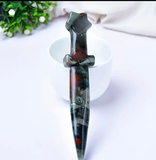 🩸 “Warrior Spirit – Bloedsteen Dolk”