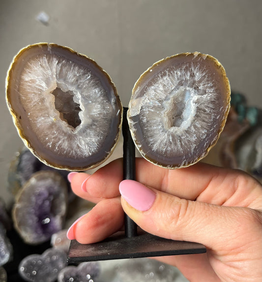🪽  “Twin Light – Kleine Vlinder agaat Geodes ”