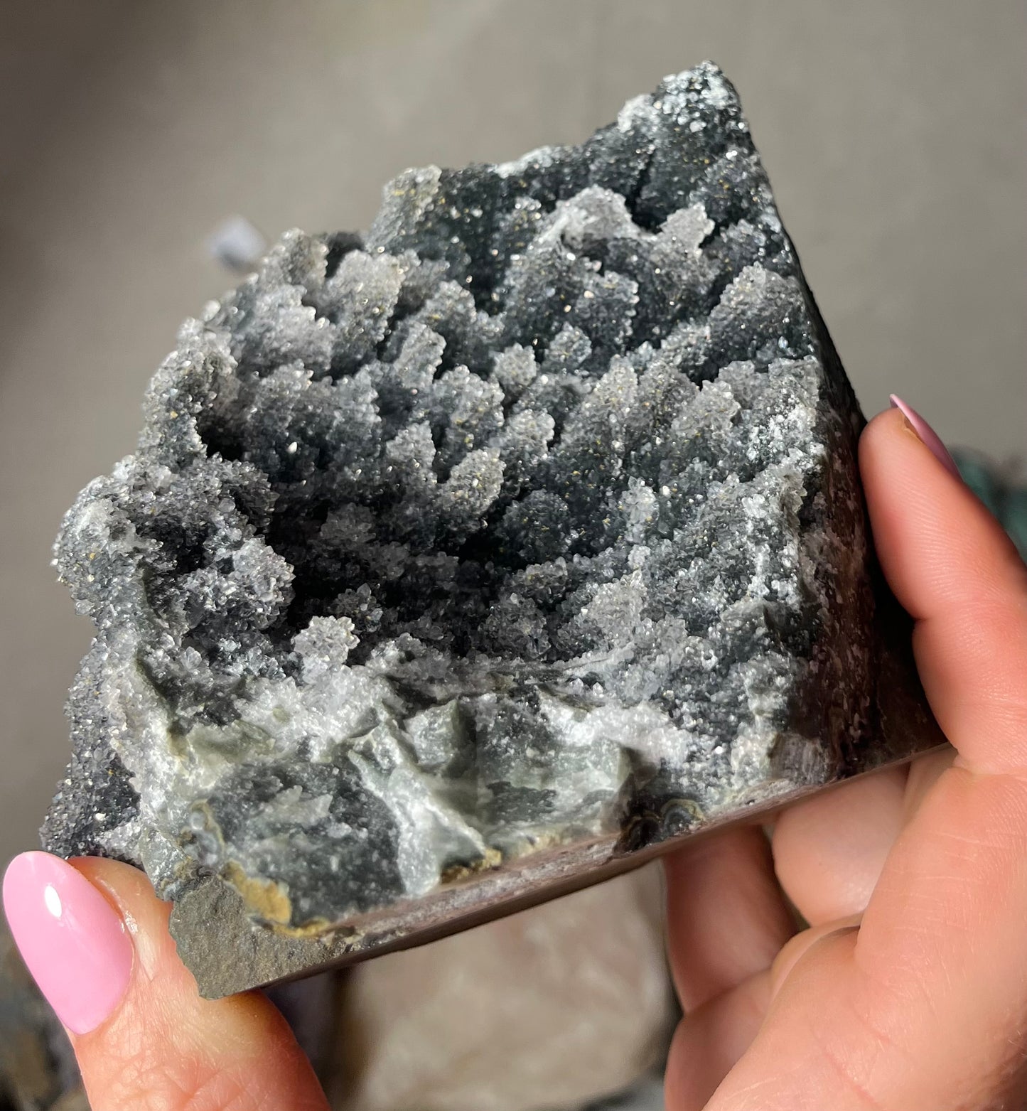🌑 “Mystic Coral Amethist – Stilte uit Uruguay”