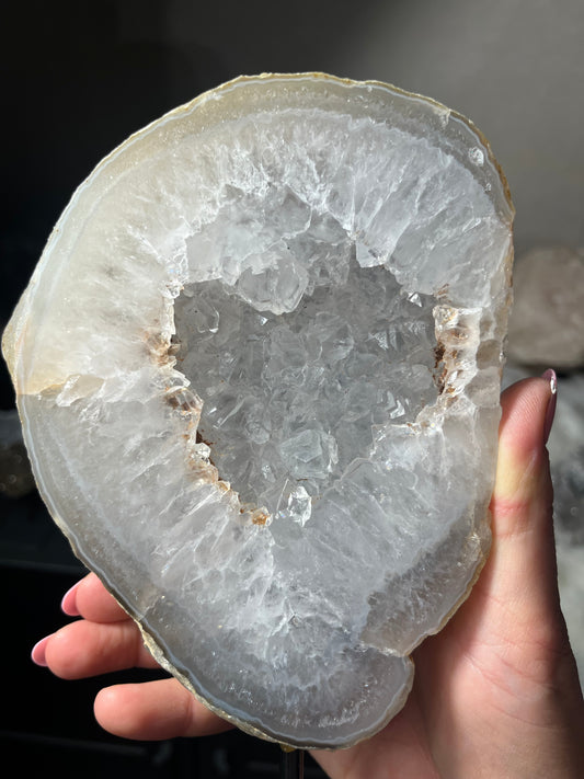 ❄️ “Heart of Clarity – Witte Agaat Geode”