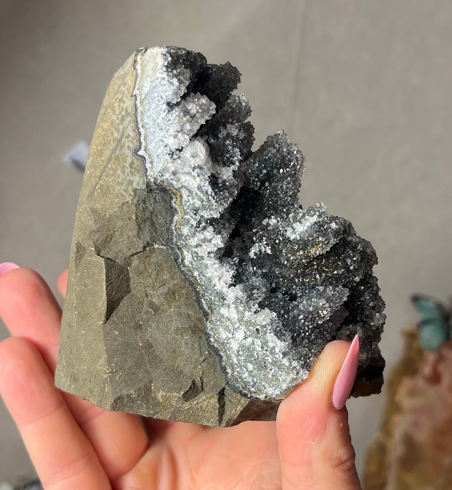 🌑 “Mystic Coral Amethist – Stilte uit Uruguay”