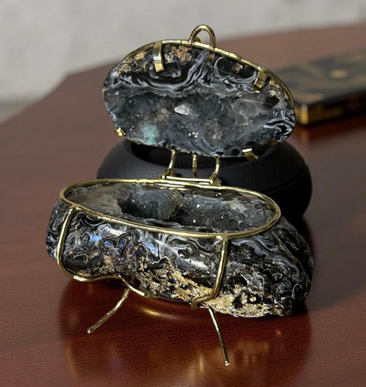 🖤 “Midnight Treasure” – Zwarte Agaatgeode Schatkistje met Druzy