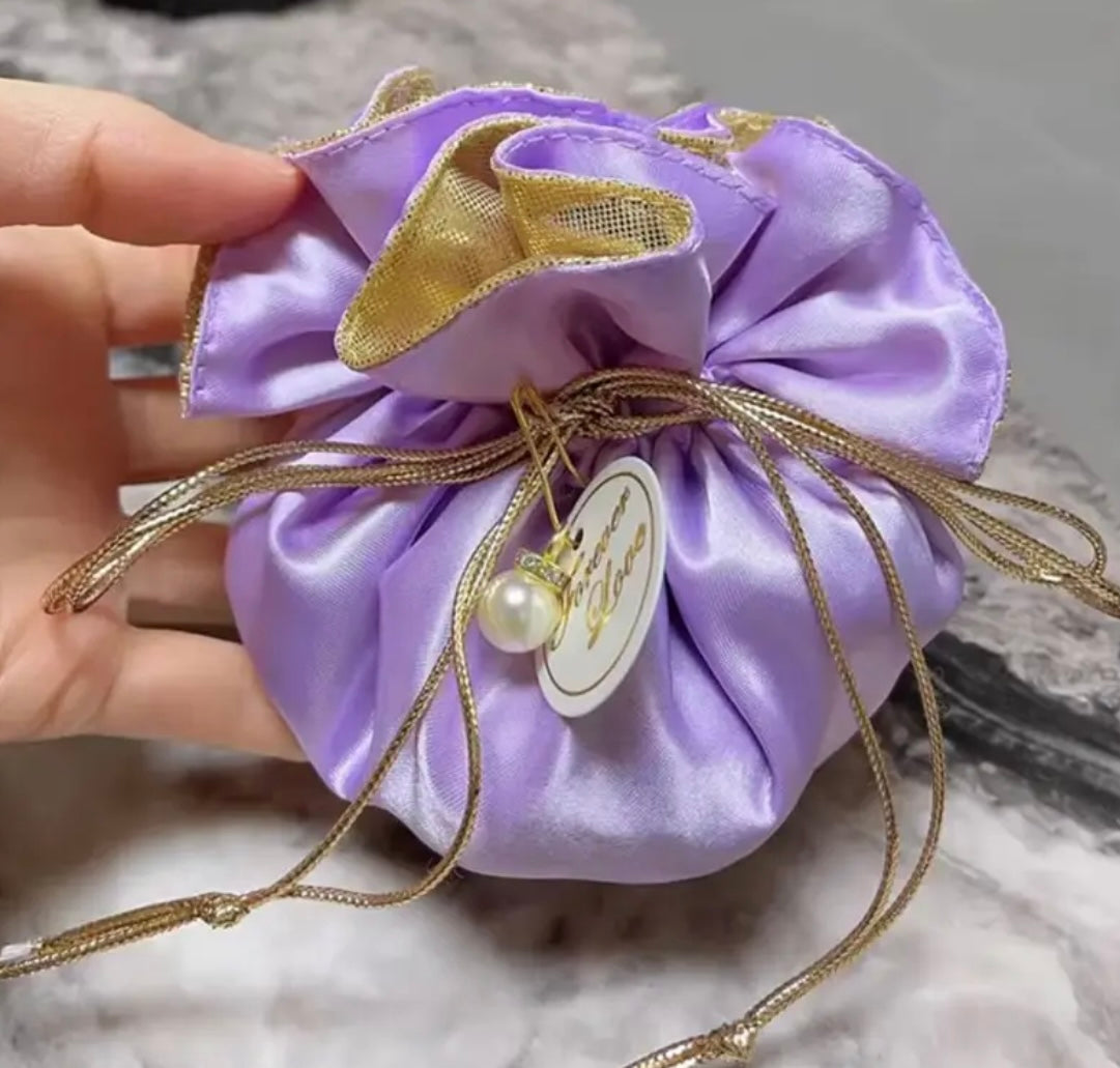 🎁 Satijnen Cadeauzakje – Lavender & Gold