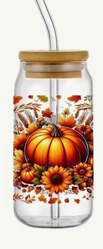 🎃 “Autumn Glow – Handmade Glazen Beker met Pompoen Design”