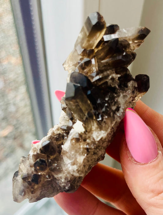 🖤 Rookkwarts Cluster – “Grounded Clarity”