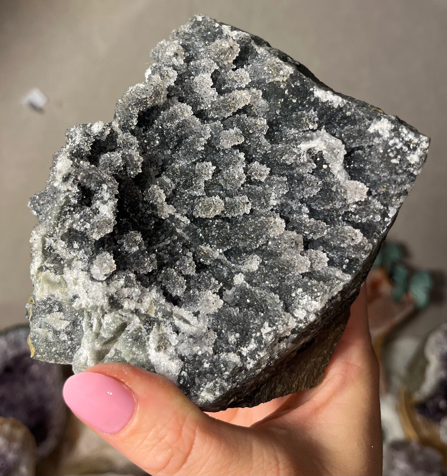 🌑 “Mystic Coral Amethist – Stilte uit Uruguay”